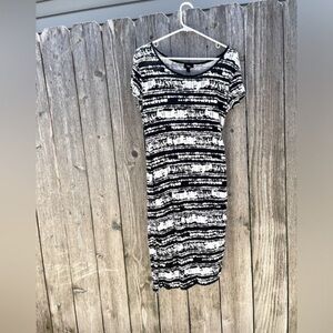 Maternity Dress - Size Large - Trendy & Comfortable